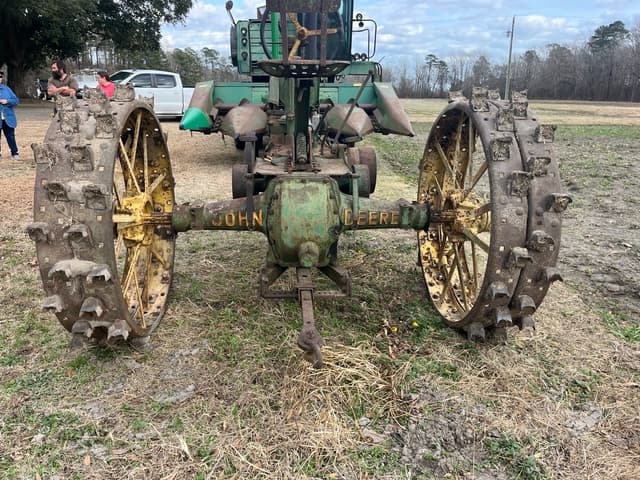 Image of John Deere A equipment image 3