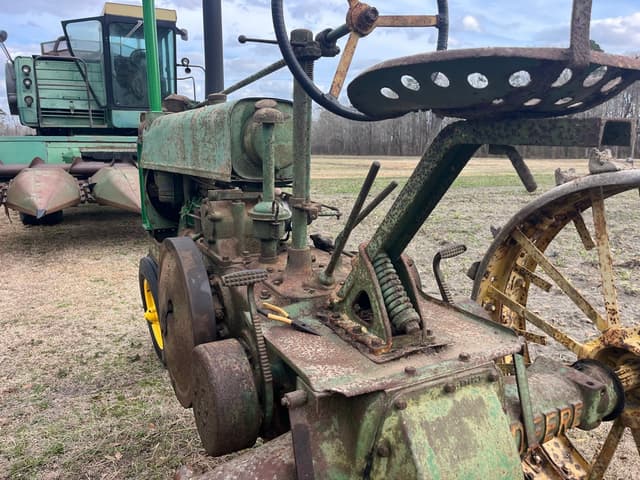 Image of John Deere A equipment image 4