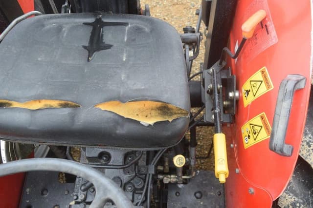 Image of Massey Ferguson 2605 equipment image 4