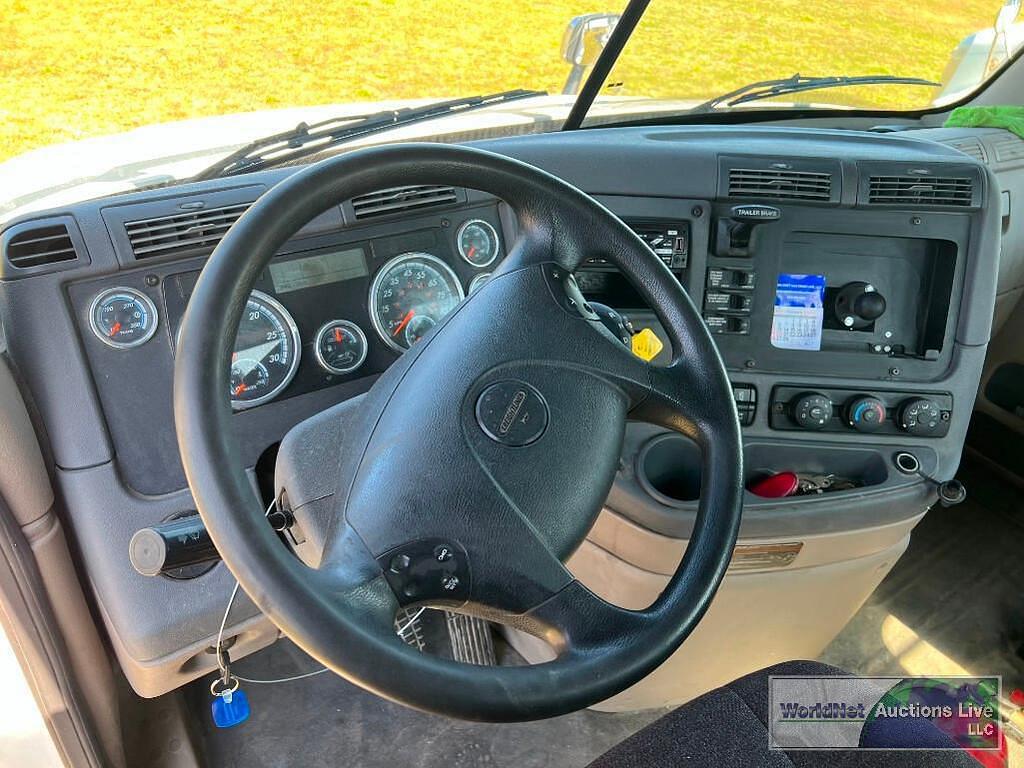 Main image Freightliner Cascadia 125 12