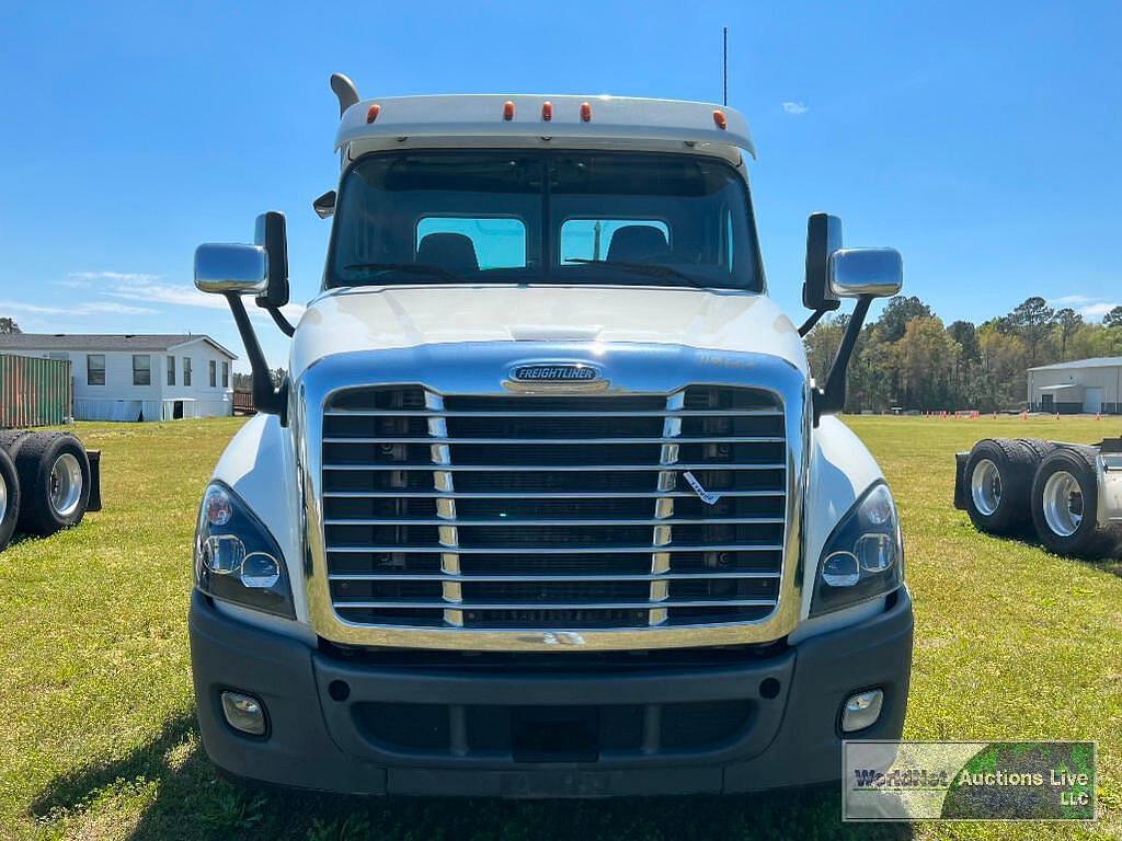 Main image Freightliner Cascadia 125 1