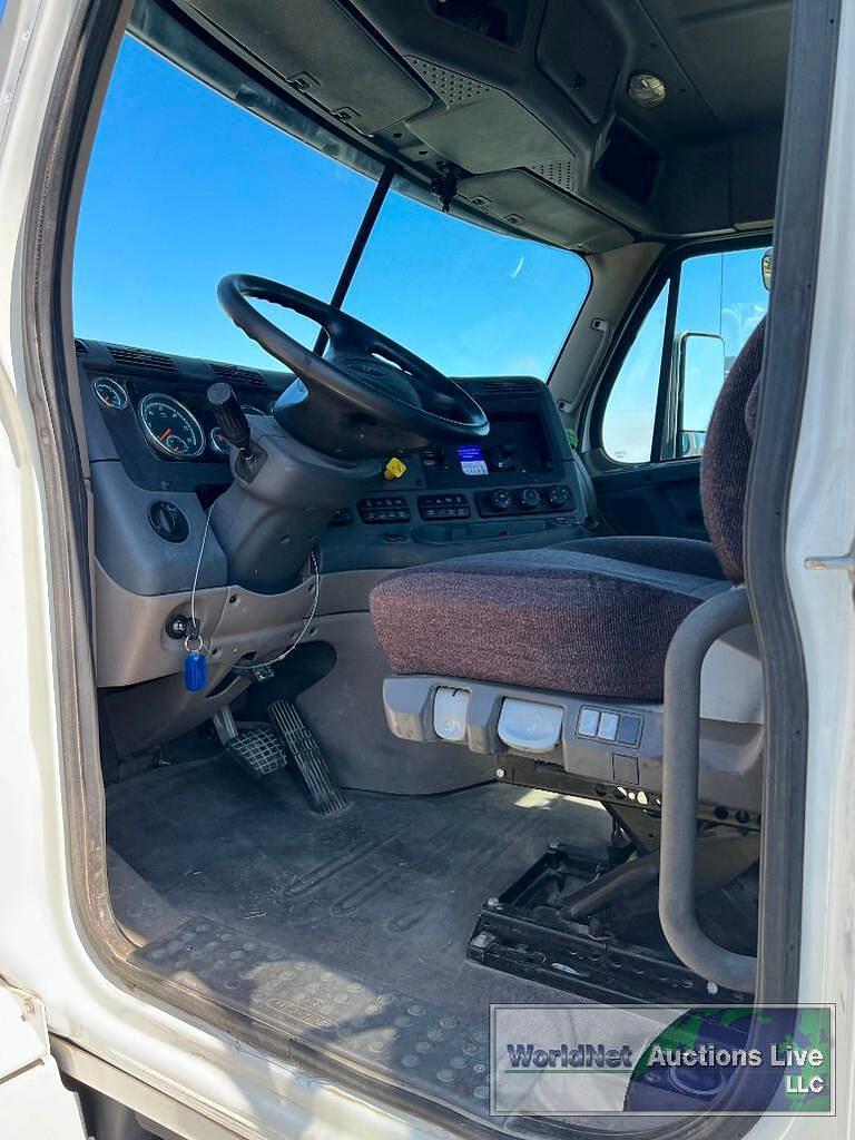 Main image Freightliner Cascadia 125 9