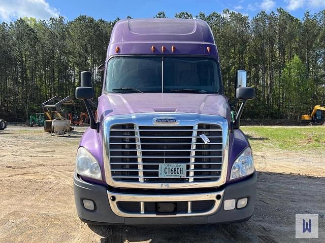 Image of Freightliner Cascadia 125 equipment image 1
