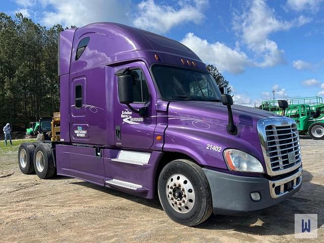 Image of Freightliner Cascadia 125 equipment image 2