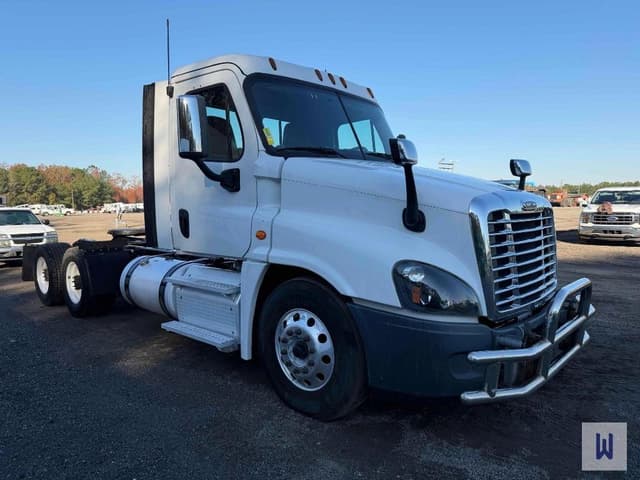 Image of Freightliner Cascadia 125 equipment image 3