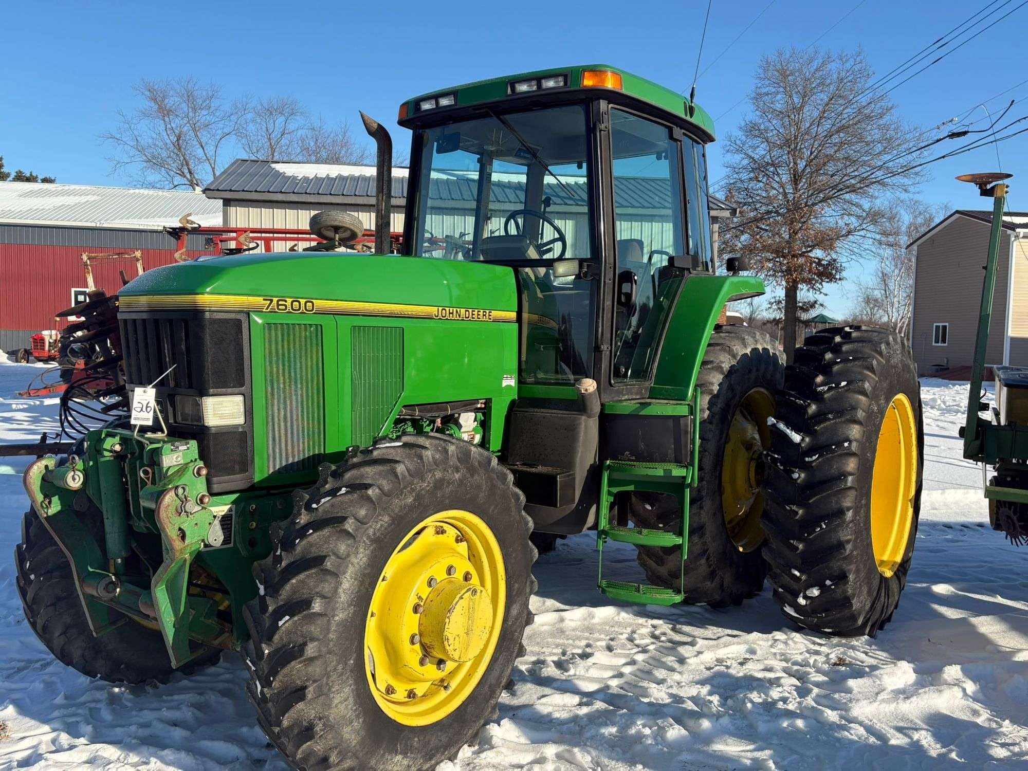John Deere 7600 Equipment Image0