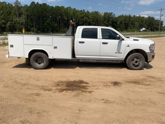 Image of Dodge Ram 3500 equipment image 3