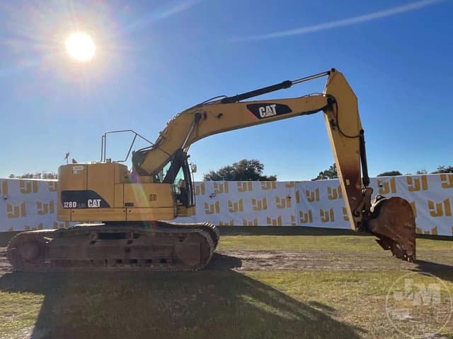 Image of Caterpillar 328DLCR equipment image 3