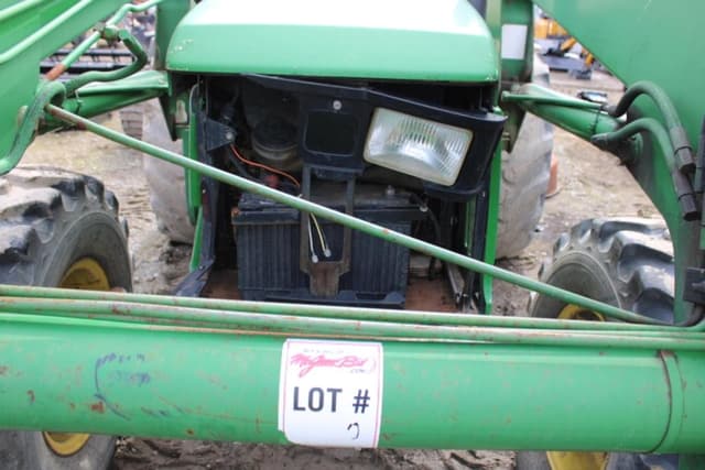 Image of John Deere 5210 equipment image 4