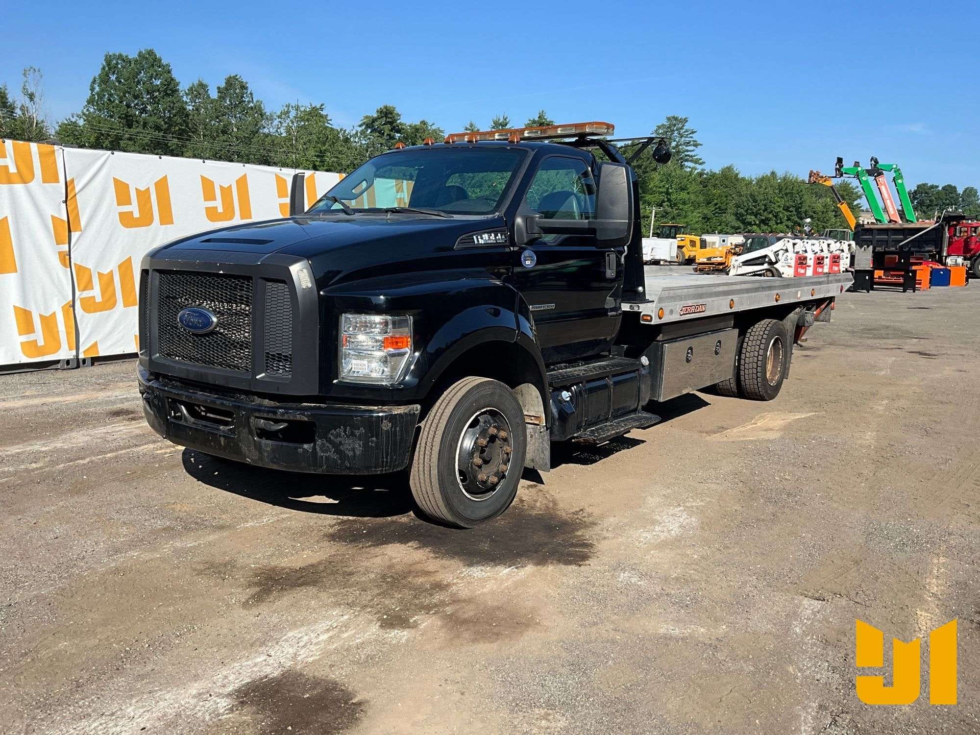 2017 Ford F-650 Equipment Image0
