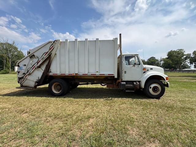 Image of International 4700 equipment image 3