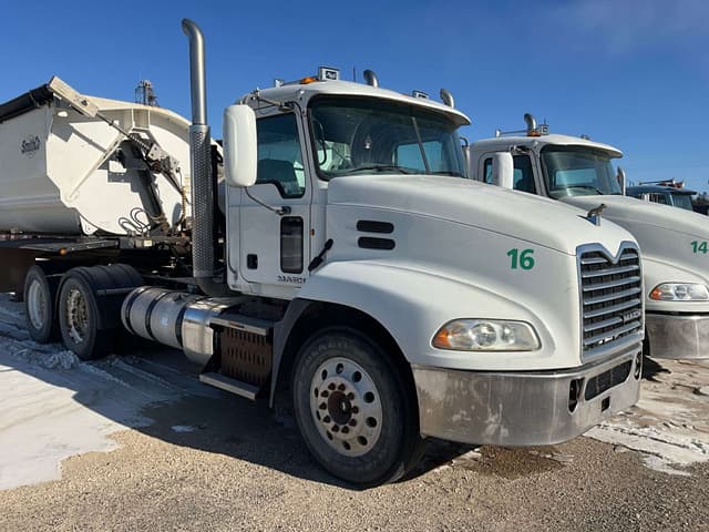 Image of Mack CXU613 equipment image 2