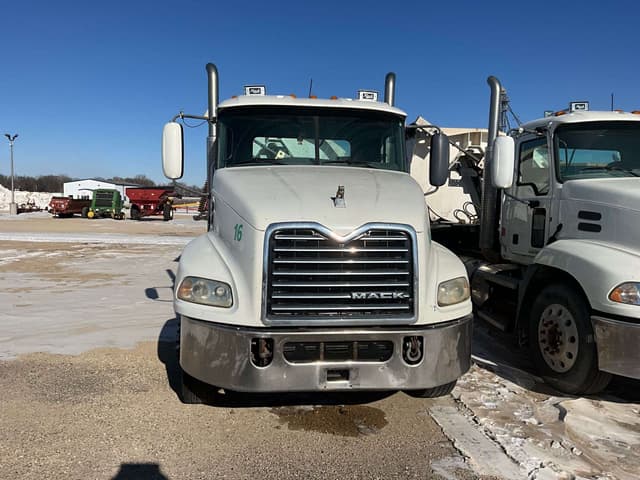 Image of Mack CXU613 equipment image 1