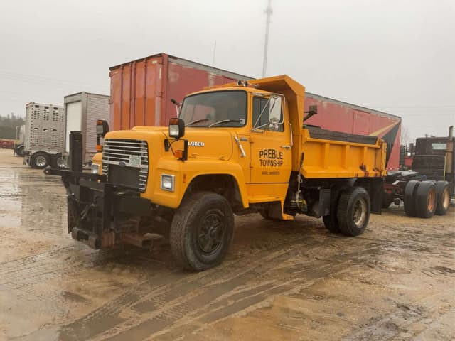 Image of Ford L9000 equipment image 1