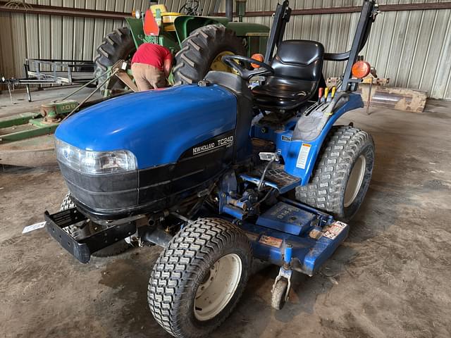 Image of New Holland TC24D equipment image 2