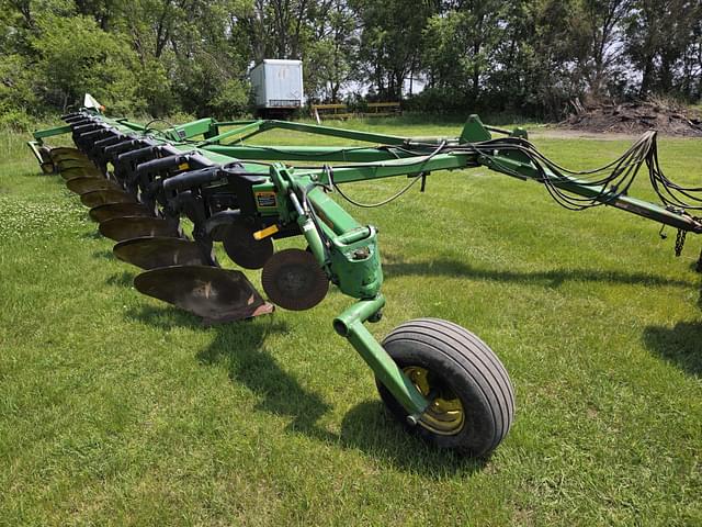 Image of John Deere 3710 equipment image 4