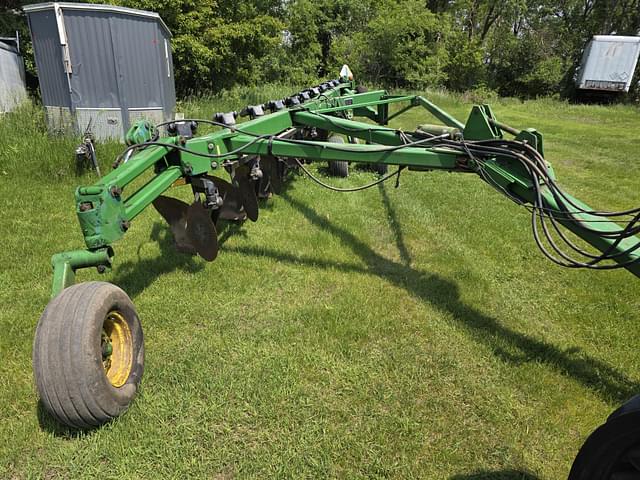 Image of John Deere 3710 equipment image 3