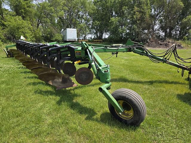 Image of John Deere 3710 equipment image 1
