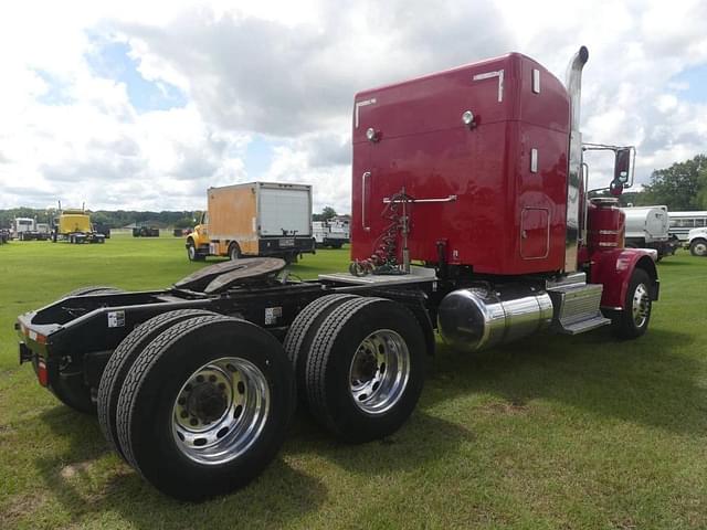 Image of Peterbilt 389 equipment image 2
