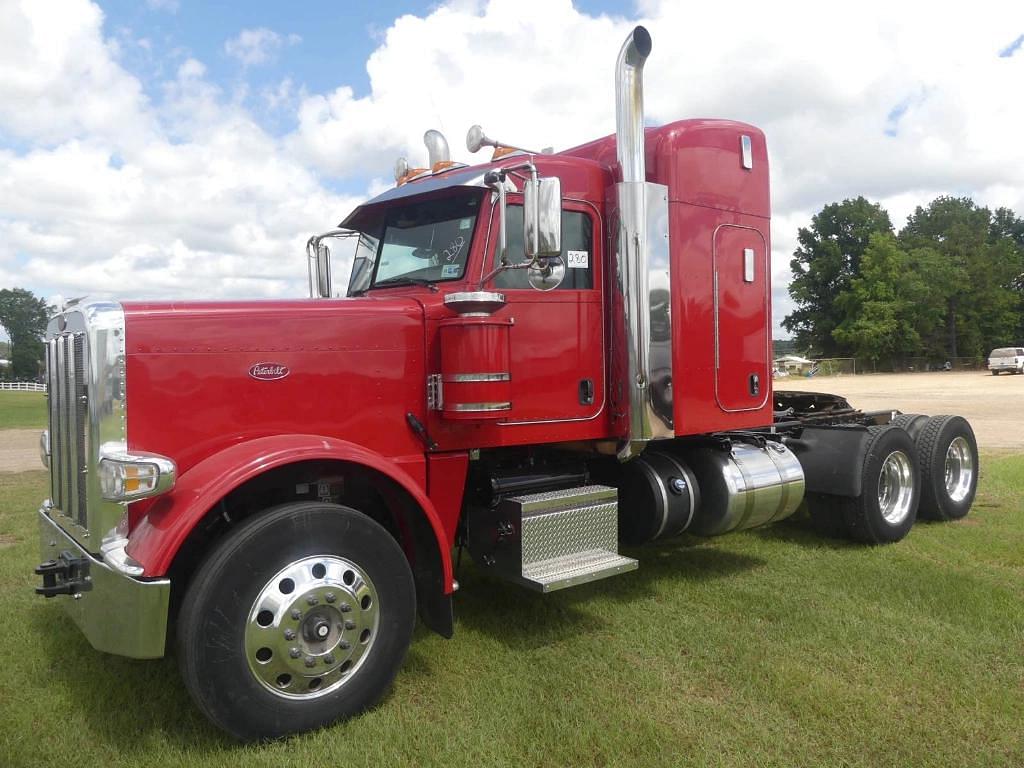 Image of Peterbilt 389 Primary image