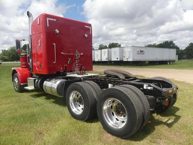 Image of Peterbilt 389 equipment image 3