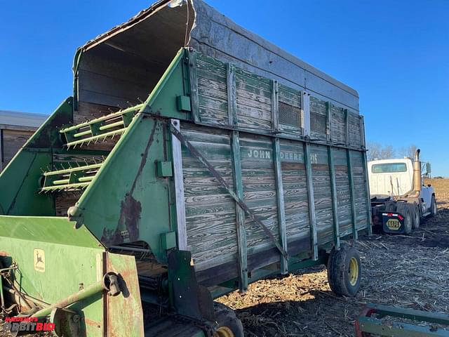 Thumbnail image John Deere 216 1