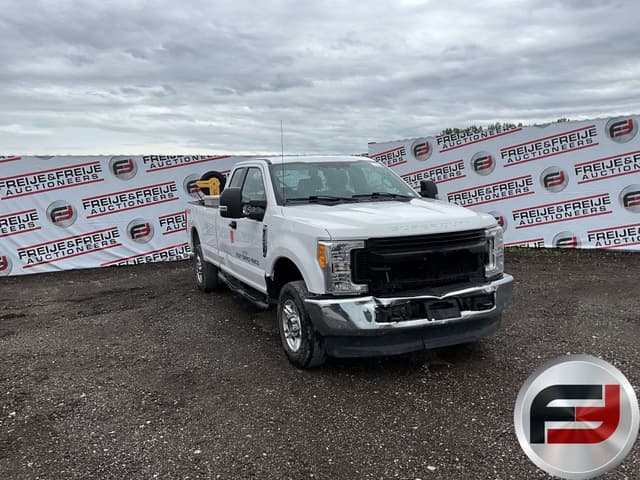 Image of Ford F-250 equipment image 2
