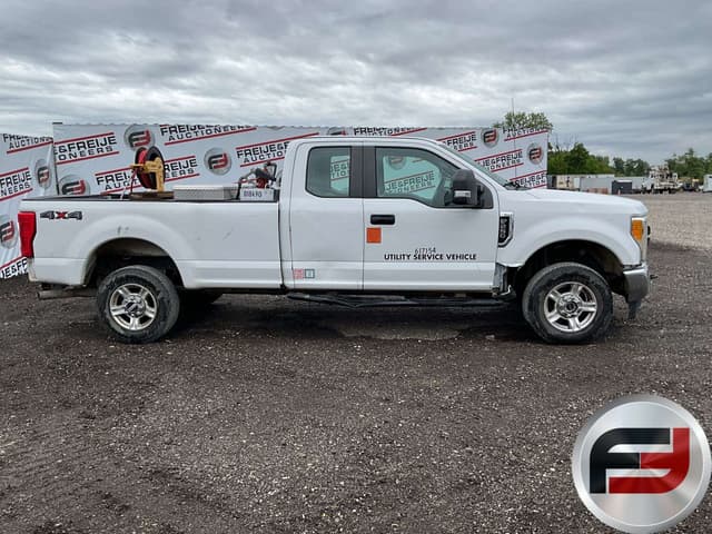 Image of Ford F-250 equipment image 3