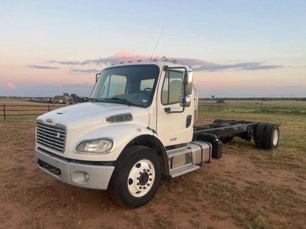 Image of Freightliner M2 106 Primary image
