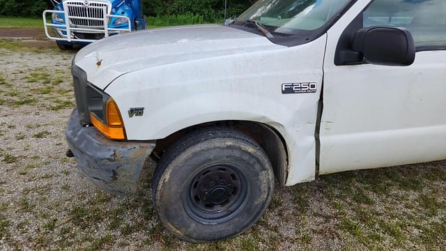 Image of Ford F-250 equipment image 3