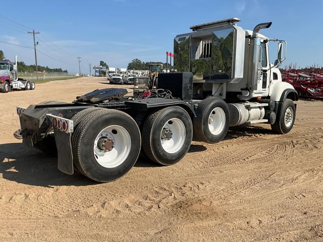 Image of Mack Granite CV713 equipment image 4
