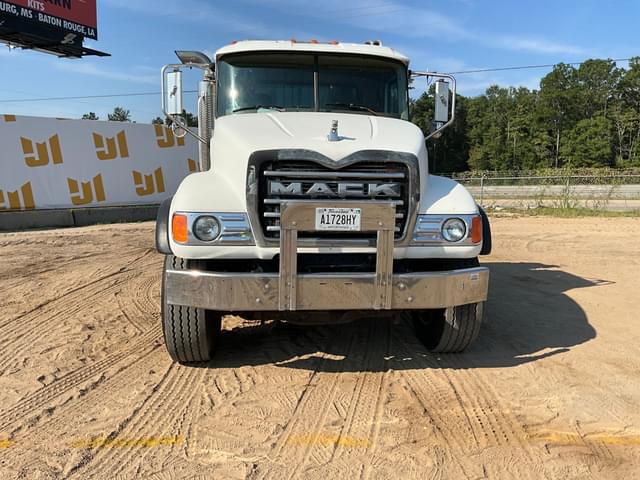 Image of Mack Granite CV713 equipment image 1