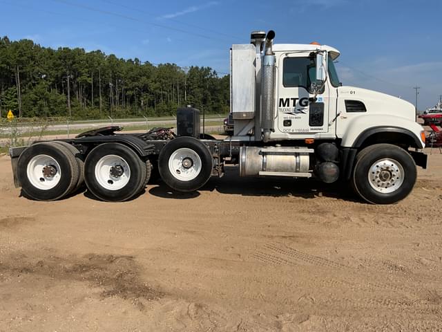 Image of Mack Granite CV713 equipment image 3