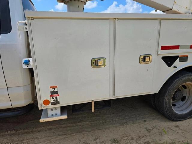 Image of Ford F-550 equipment image 2