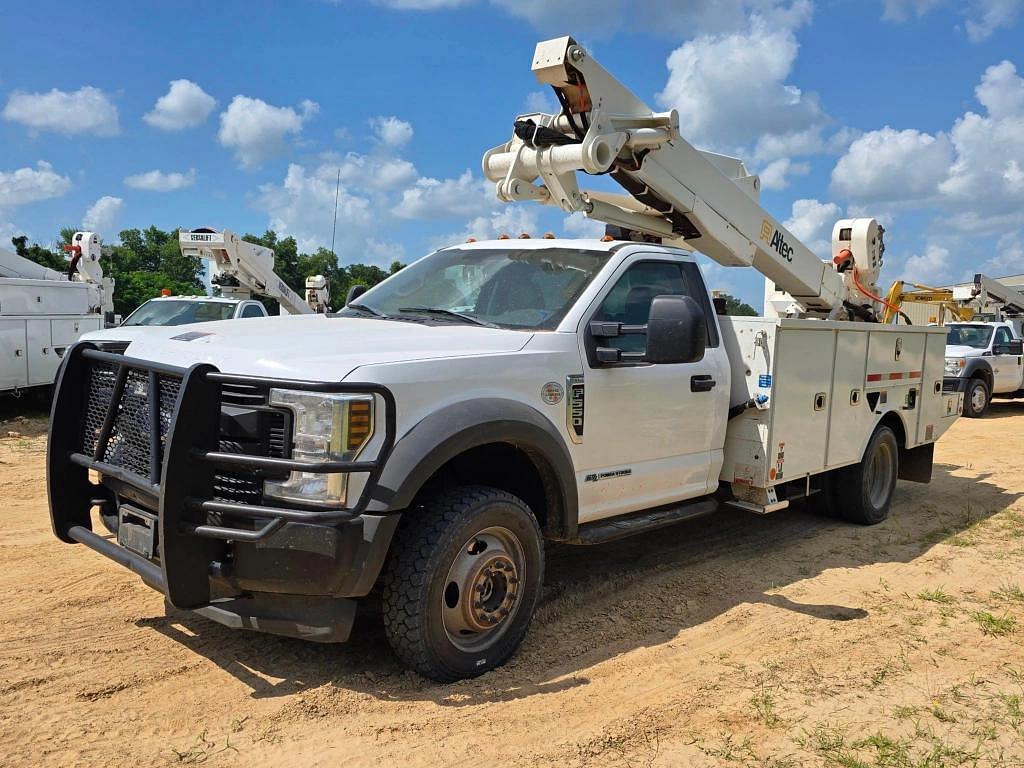 Image of Ford F-550 Primary image