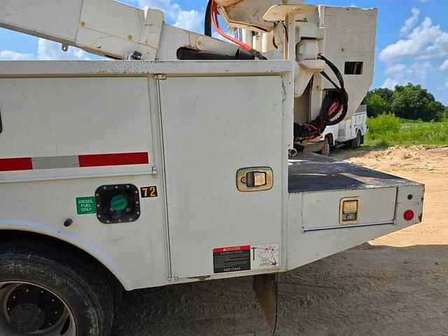 Image of Ford F-550 equipment image 3