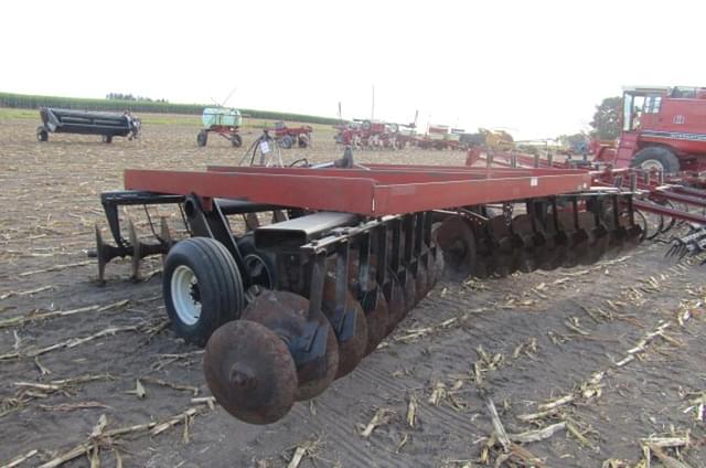 Image of International Harvester 501 equipment image 4