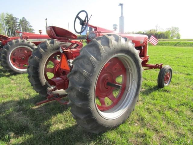 Image of Farmall 350 equipment image 4
