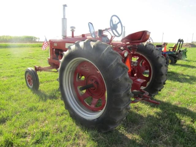 Image of Farmall 350 equipment image 3