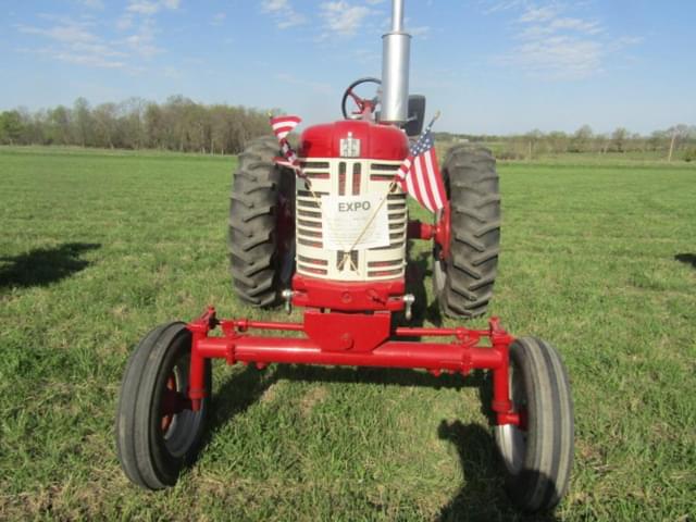 Image of Farmall 350 equipment image 2