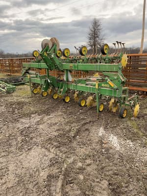 John Deere 845 Image