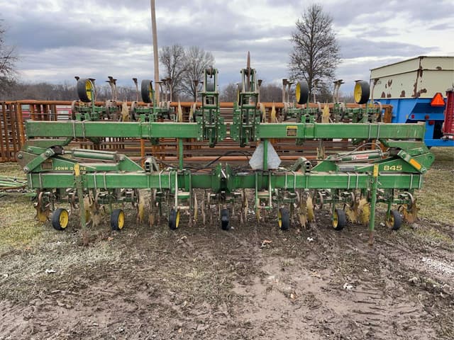 Image of John Deere 845 equipment image 1