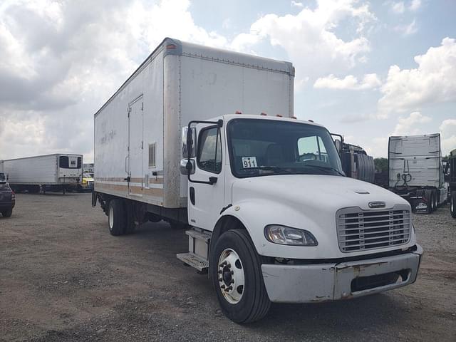Image of Freightliner M2 equipment image 4