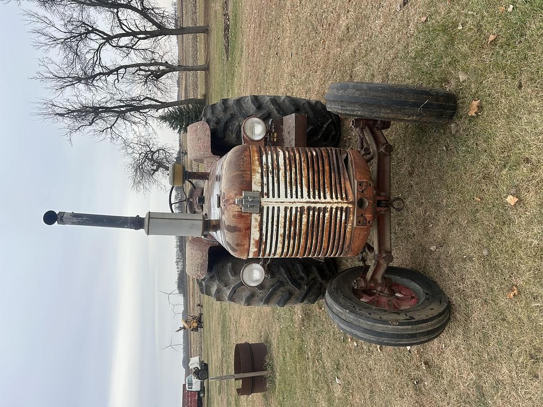 Image of International Harvester 650 Image 1