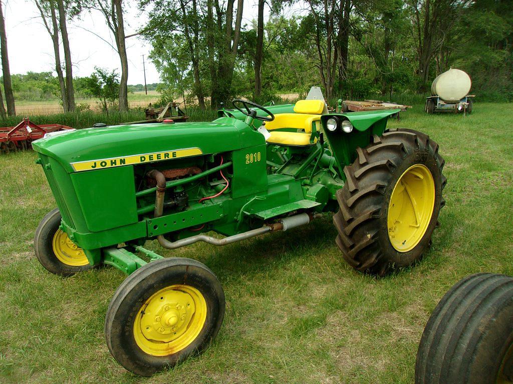 Image of John Deere 2010 Image 0