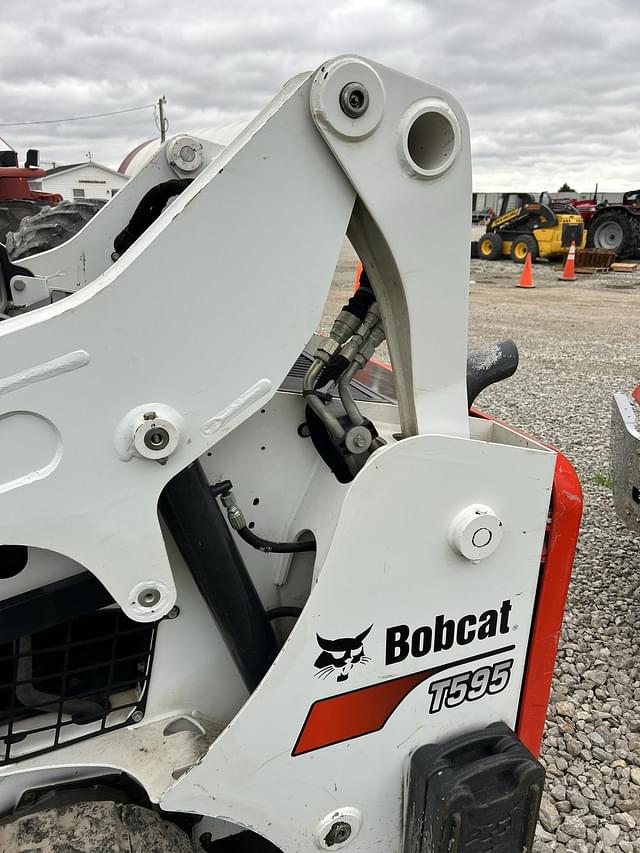 Image of Bobcat T595 equipment image 4