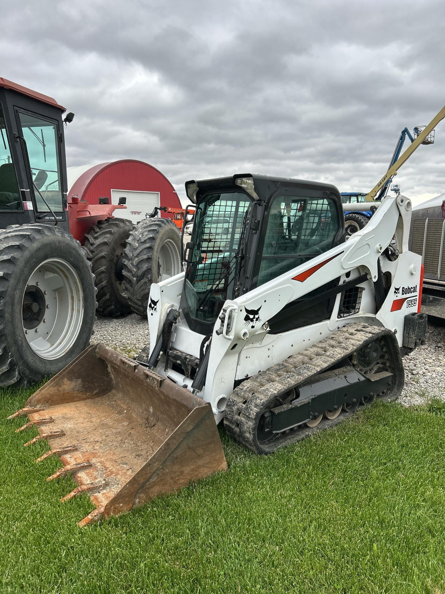Main image Bobcat T595