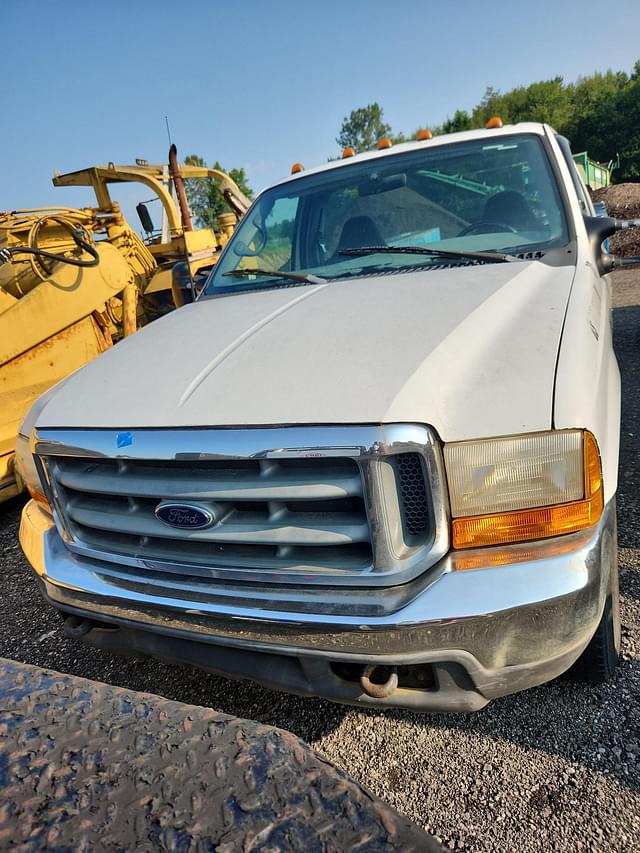 Image of Ford F-350 equipment image 2