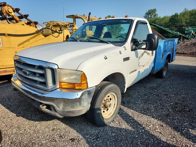 Image of Ford F-350 equipment image 1