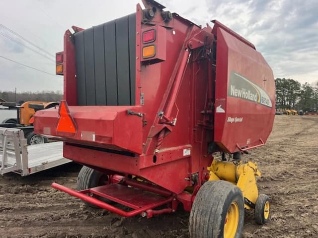 Image of New Holland BR740A equipment image 4
